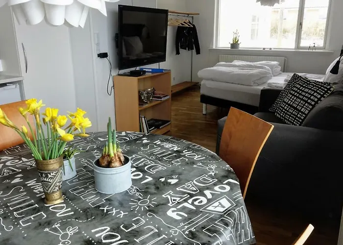 2 rooms, private kitchen, bathroom,&garden.